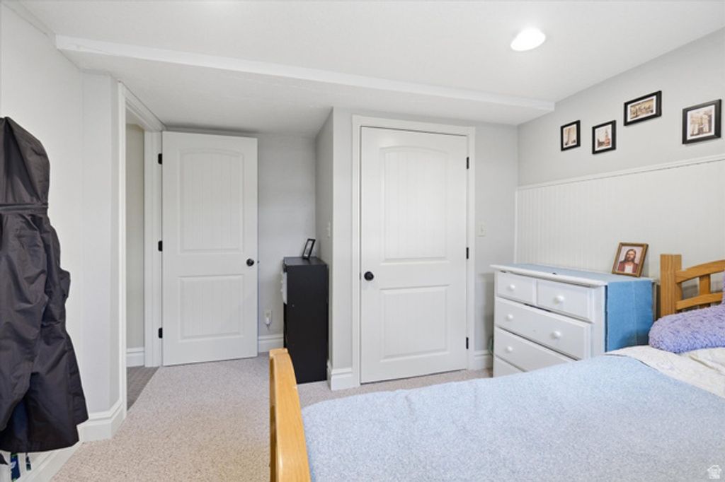 Image 28 of property listing at 220 E 300 N, Hyde Park, UT 84318
