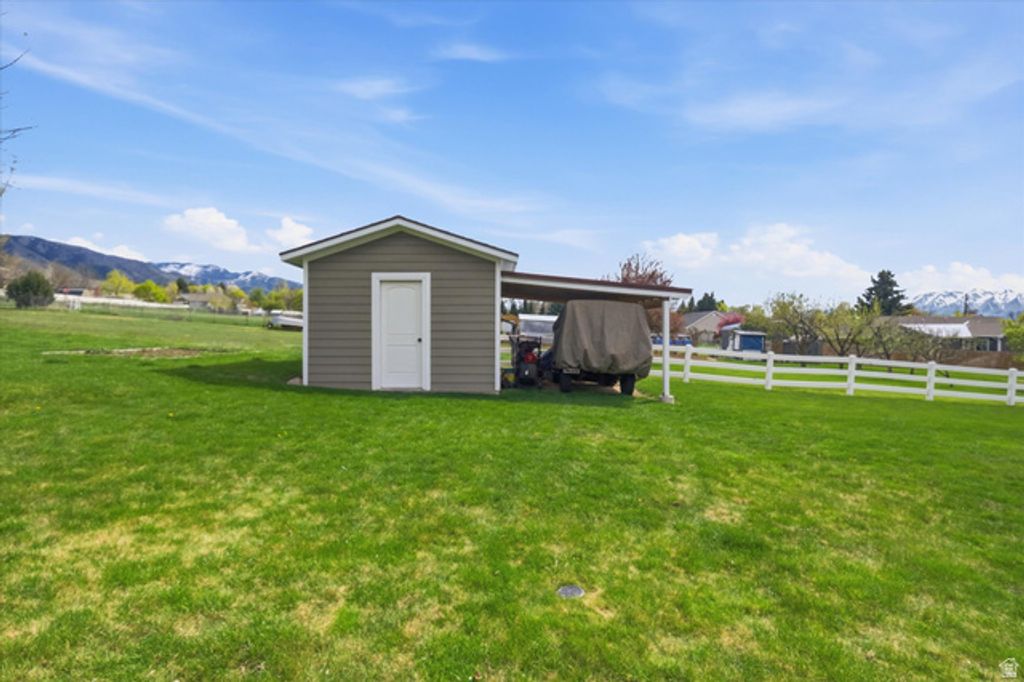 Image 33 of property listing at 220 E 300 N, Hyde Park, UT 84318