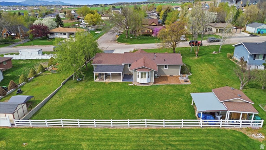 Image 34 of property listing at 220 E 300 N, Hyde Park, UT 84318