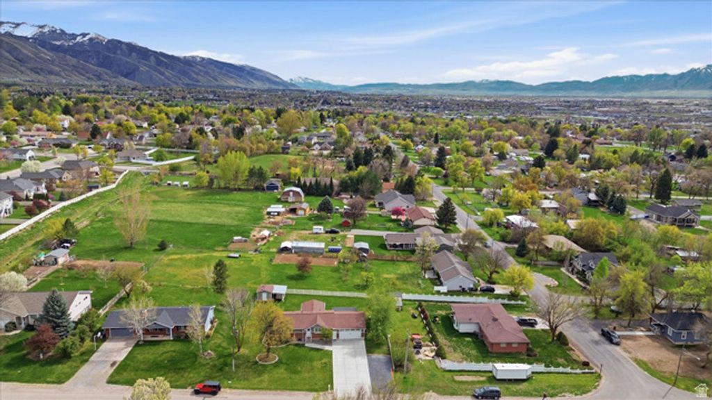 Image 35 of property listing at 220 E 300 N, Hyde Park, UT 84318