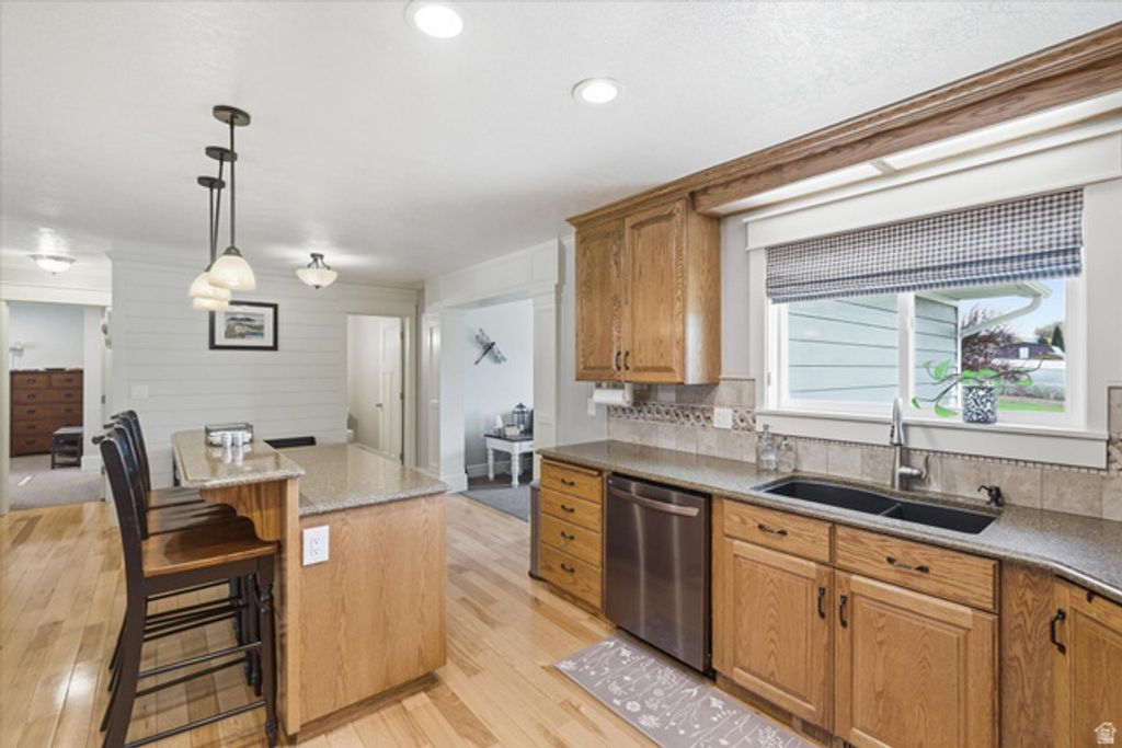 Image 9 of property listing at 220 E 300 N, Hyde Park, UT 84318