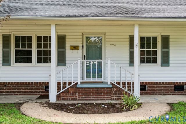 226 Menchville Rd, Newport News, VA 23602