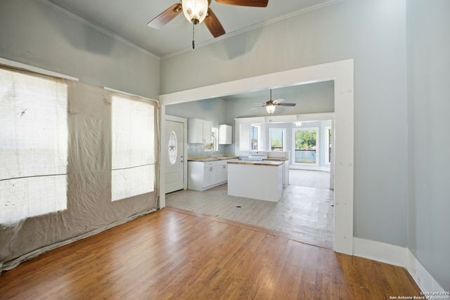 1004 E Colorado, Pearsall, TX 78061