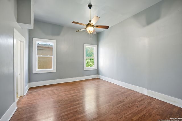 1004 E Colorado, Pearsall, TX 78061