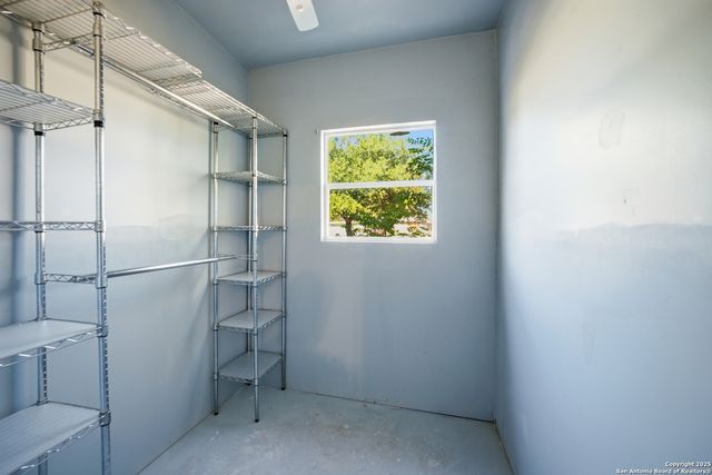 1004 E Colorado, Pearsall, TX 78061