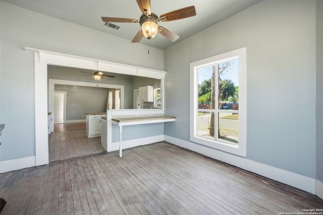 1004 E Colorado, Pearsall, TX 78061