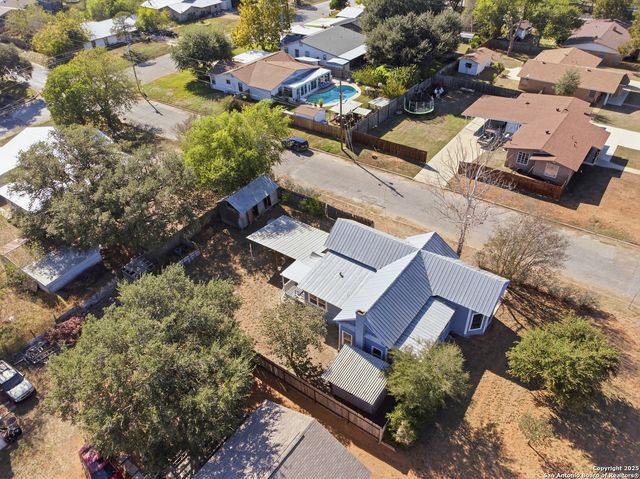 1004 E Colorado, Pearsall, TX 78061