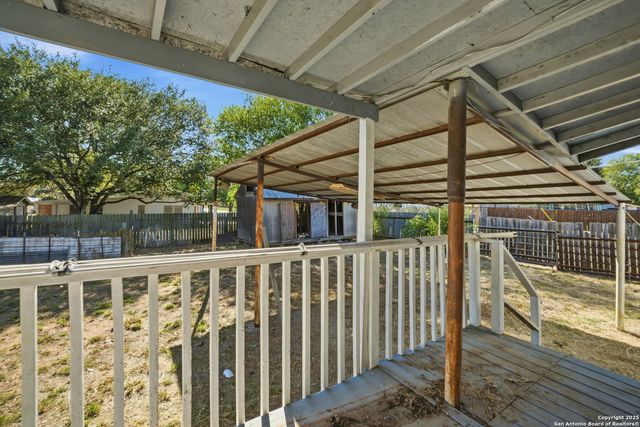 1004 E Colorado, Pearsall, TX 78061