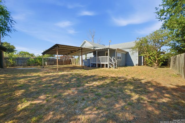 1004 E Colorado, Pearsall, TX 78061