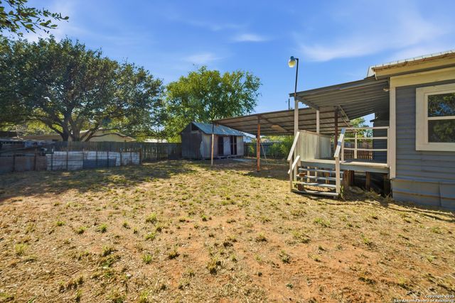 1004 E Colorado, Pearsall, TX 78061