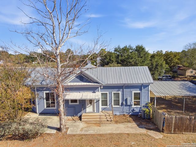 1004 E Colorado, Pearsall, TX 78061