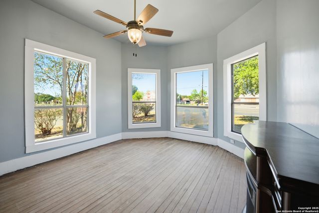 1004 E Colorado, Pearsall, TX 78061