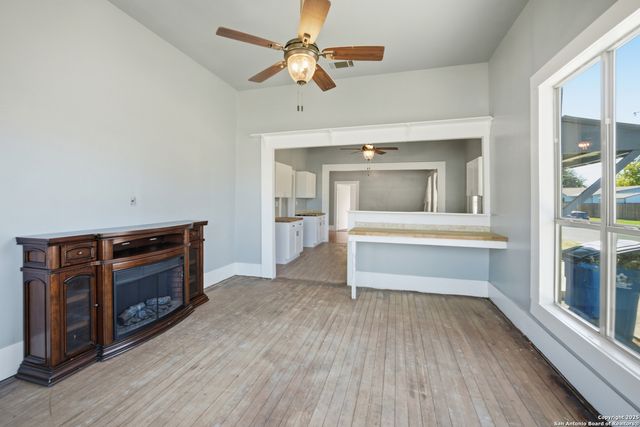 1004 E Colorado, Pearsall, TX 78061