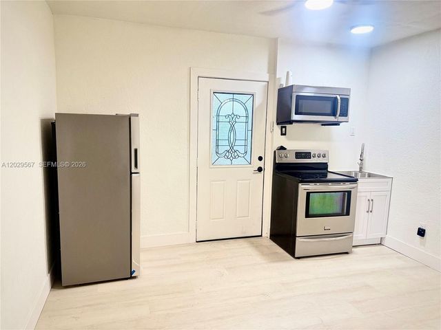 620 NE 160th St BACK, Miami, FL 33162