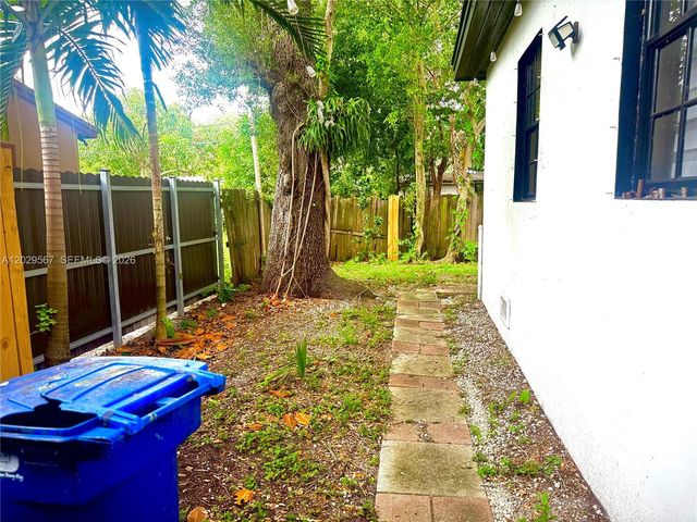 620 NE 160th St BACK, Miami, FL 33162