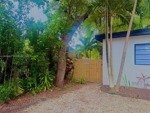 620 NE 160th St BACK, Miami, FL 33162