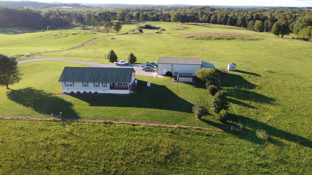 12343 Griffith Rd, Pikeville, TN 37367