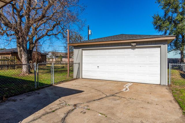 213 Bastrop Street, Angleton, TX 77515
