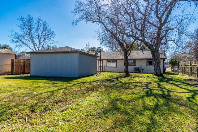 213 Bastrop Street, Angleton, TX 77515