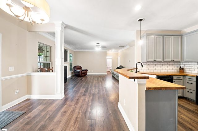 186 Chandler Crest Court, Greer, SC 29651