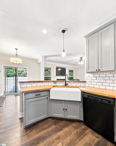 186 Chandler Crest Court, Greer, SC 29651