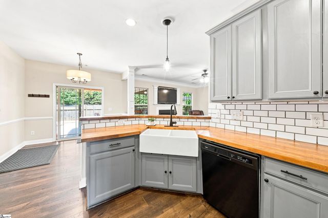 186 Chandler Crest Court, Greer, SC 29651