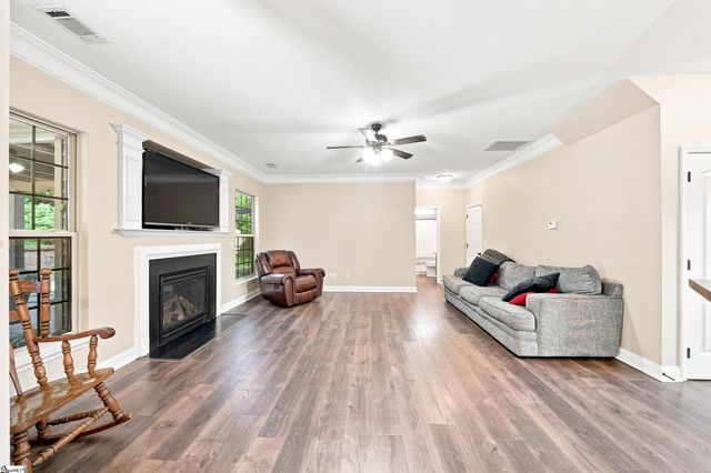 186 Chandler Crest Court, Greer, SC 29651