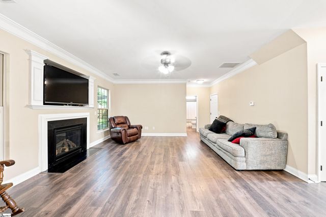 186 Chandler Crest Court, Greer, SC 29651