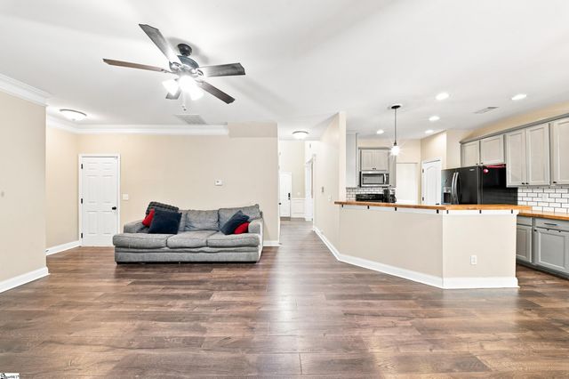 186 Chandler Crest Court, Greer, SC 29651