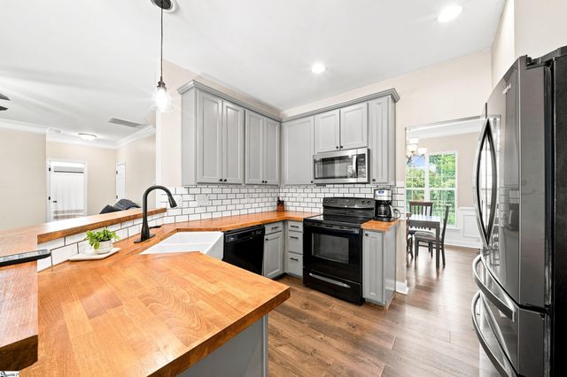 186 Chandler Crest Court, Greer, SC 29651