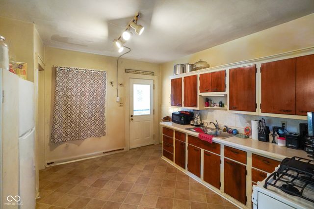 100 N 6th Avenue, Beech Grove, IN 46107