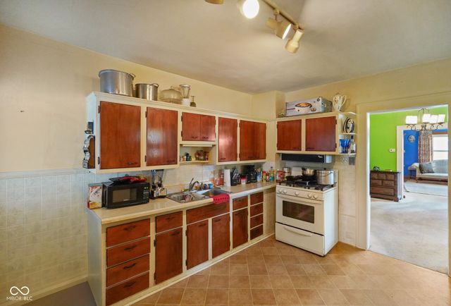 100 N 6th Avenue, Beech Grove, IN 46107