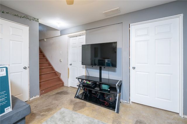 25 Birch Ct, North Liberty, IA 52317