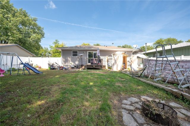 25 Birch Ct, North Liberty, IA 52317