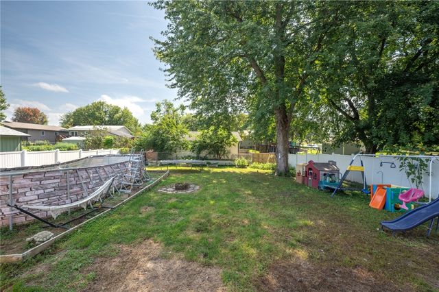 25 Birch Ct, North Liberty, IA 52317