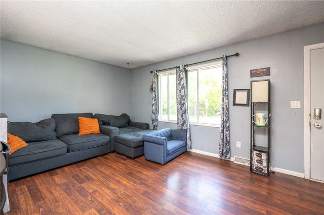 25 Birch Ct, North Liberty, IA 52317