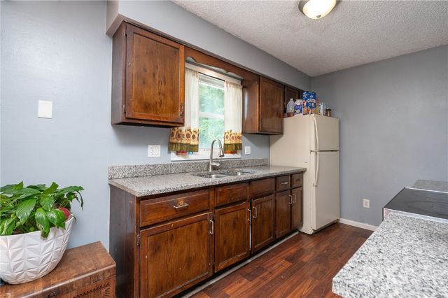 25 Birch Ct, North Liberty, IA 52317