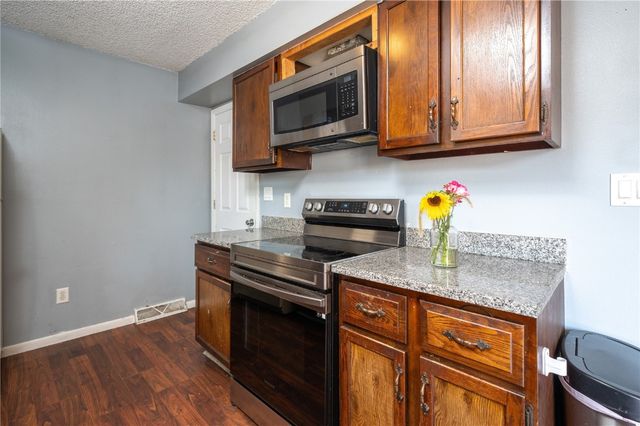 25 Birch Ct, North Liberty, IA 52317