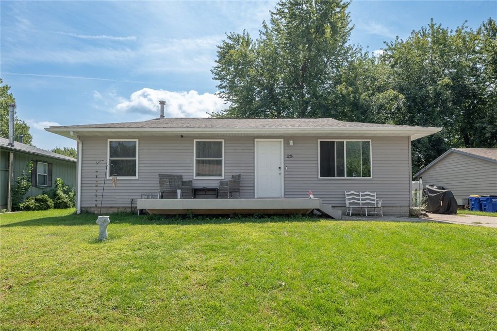 25 Birch Ct, North Liberty, IA 52317