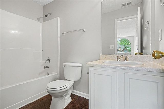 129 Kentwood Springs Drive, Hampton, GA 30228