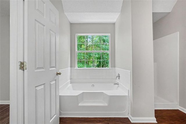 129 Kentwood Springs Drive, Hampton, GA 30228