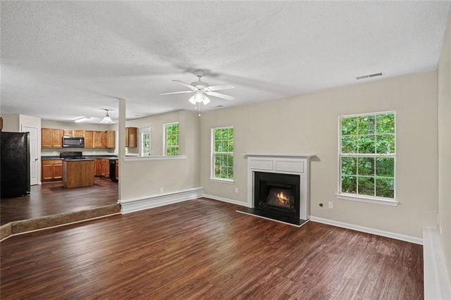 129 Kentwood Springs Drive, Hampton, GA 30228