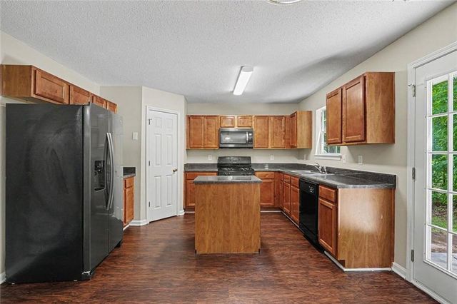 129 Kentwood Springs Drive, Hampton, GA 30228