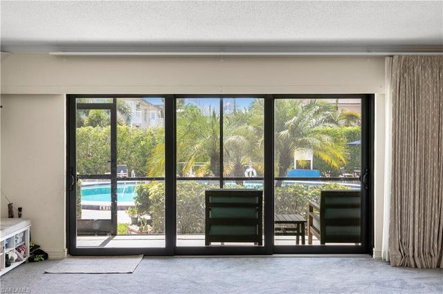 1050 6th ST S 1050, Naples, FL 34102