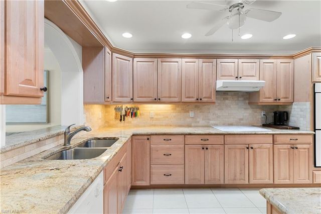 1050 6th ST S 1050, Naples, FL 34102