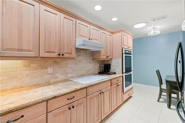 1050 6th ST S 1050, Naples, FL 34102