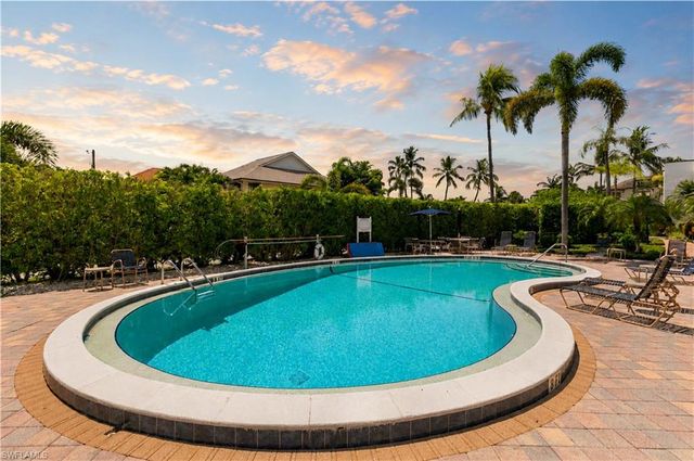1050 6th ST S 1050, Naples, FL 34102