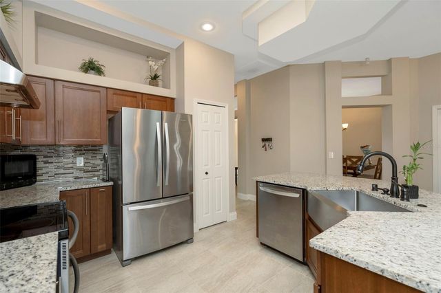 18810 FOREST GLEN COURT, Tampa, FL 33647