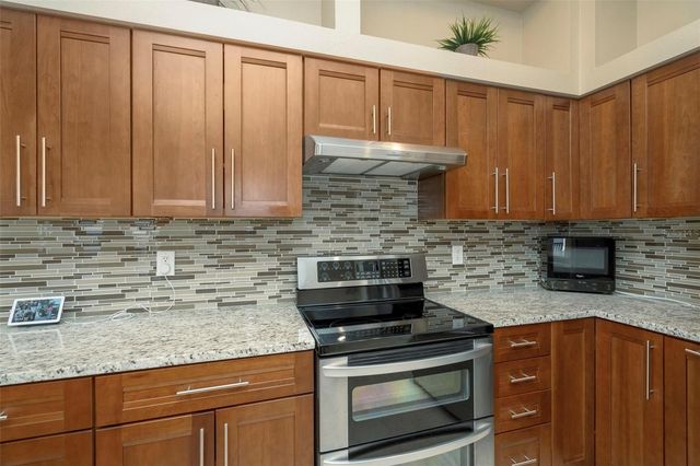 18810 FOREST GLEN COURT, Tampa, FL 33647