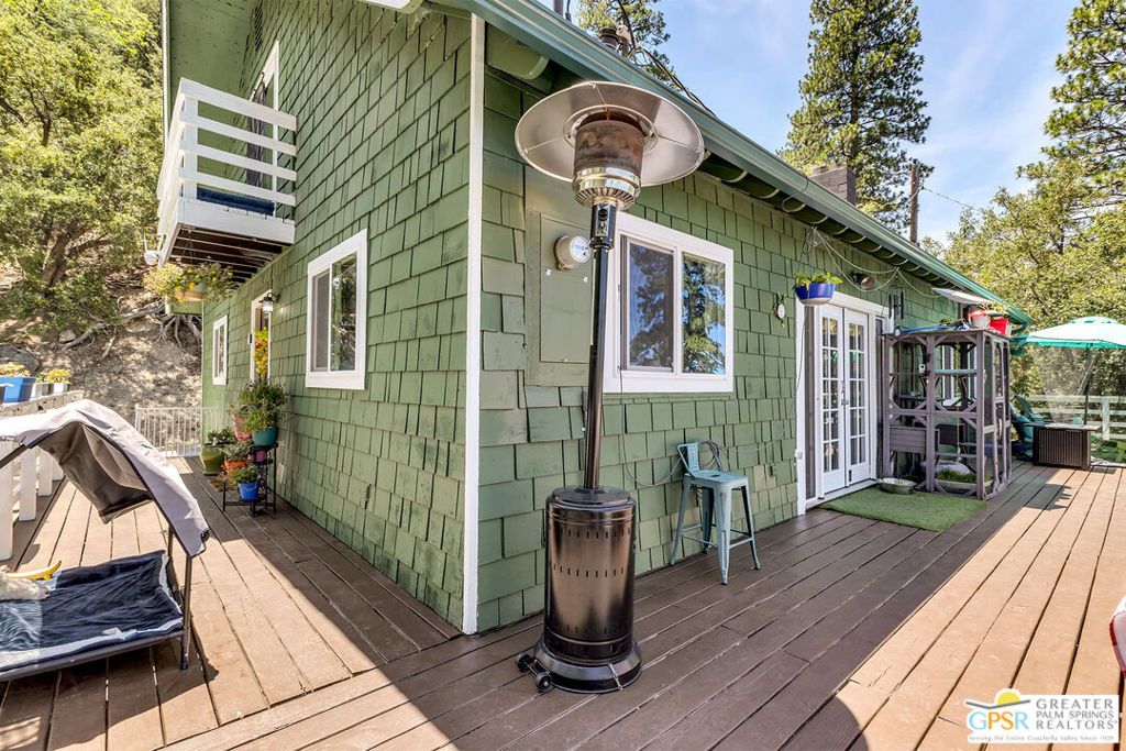 Image 18 of property listing at 23971 Skyview Drive, Idyllwild, CA 92549